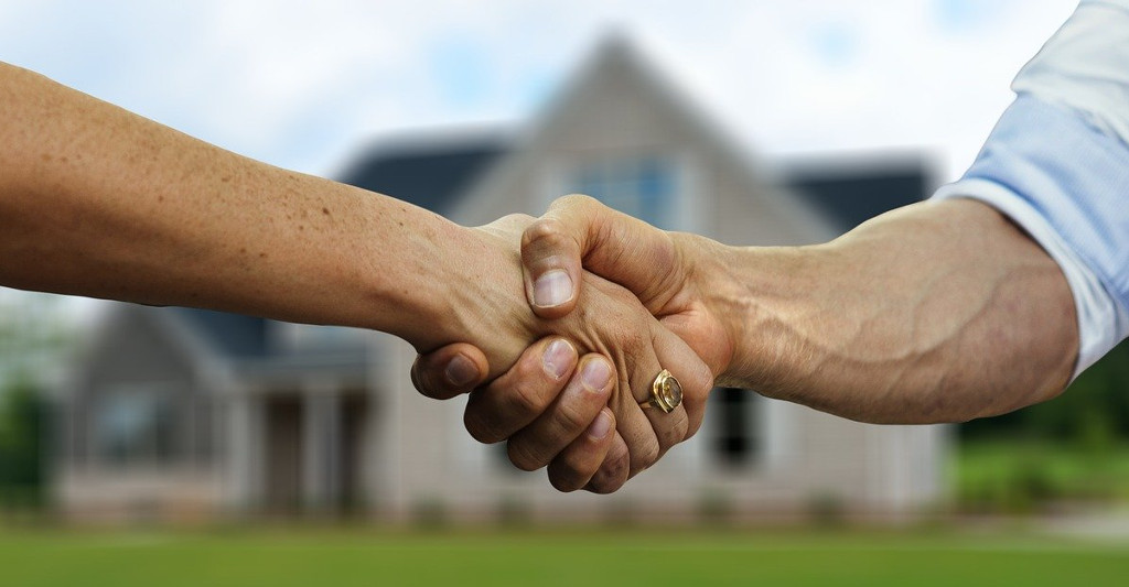 ¿Qué inmobiliaria debe cobrar si una pareja visita la misma casa con dos agencias distintas y por separado?