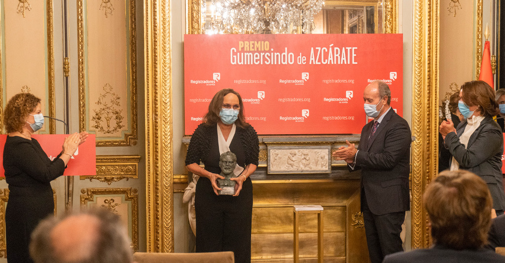 Los registradores entregan el premio Gumersindo de Azcárate a la Comunidad Iberoamericana de Naciones 