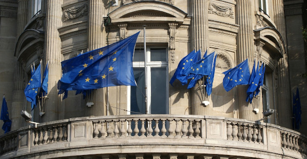 Reglamento (UE) 2023/2631 del Parlamento Europeo y del Consejo: La Unión Europea apuesta por las finanzas sostenibles y establece la primera regulación contra el “ecopostureo” en el mercado de los bonos verdes 