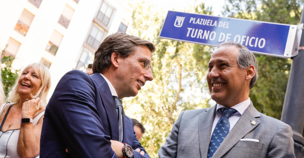 Madrid inaugura la primera plaza dedicada a los abogados del turno de oficio