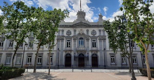 El Supremo suspende cautelarmente el traspaso al País Vasco de la homologación de títulos superiores extranjeros